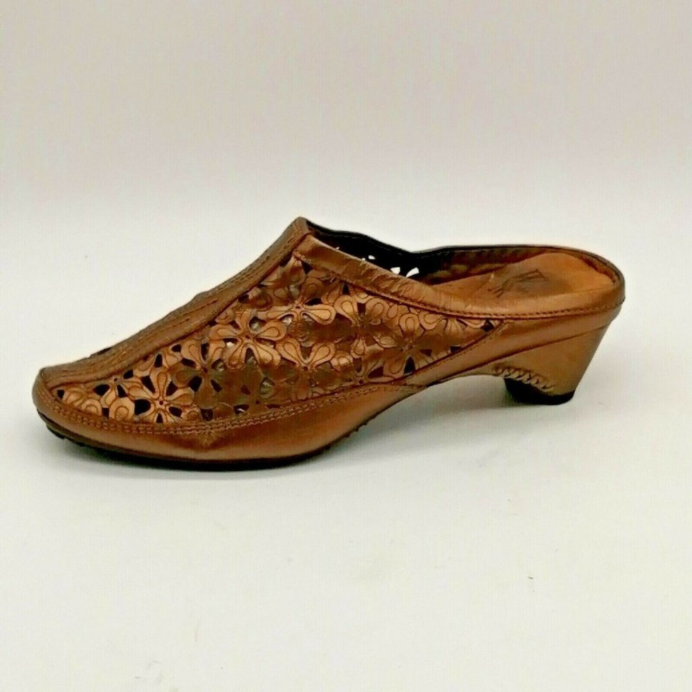 White Mt Womens Slide Kitten Heel Mule Gold Leather